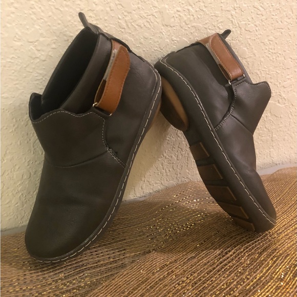 Ankle boots that are like new, Taupe, beige strap with Velcro to tighten - Picture 2 of 8